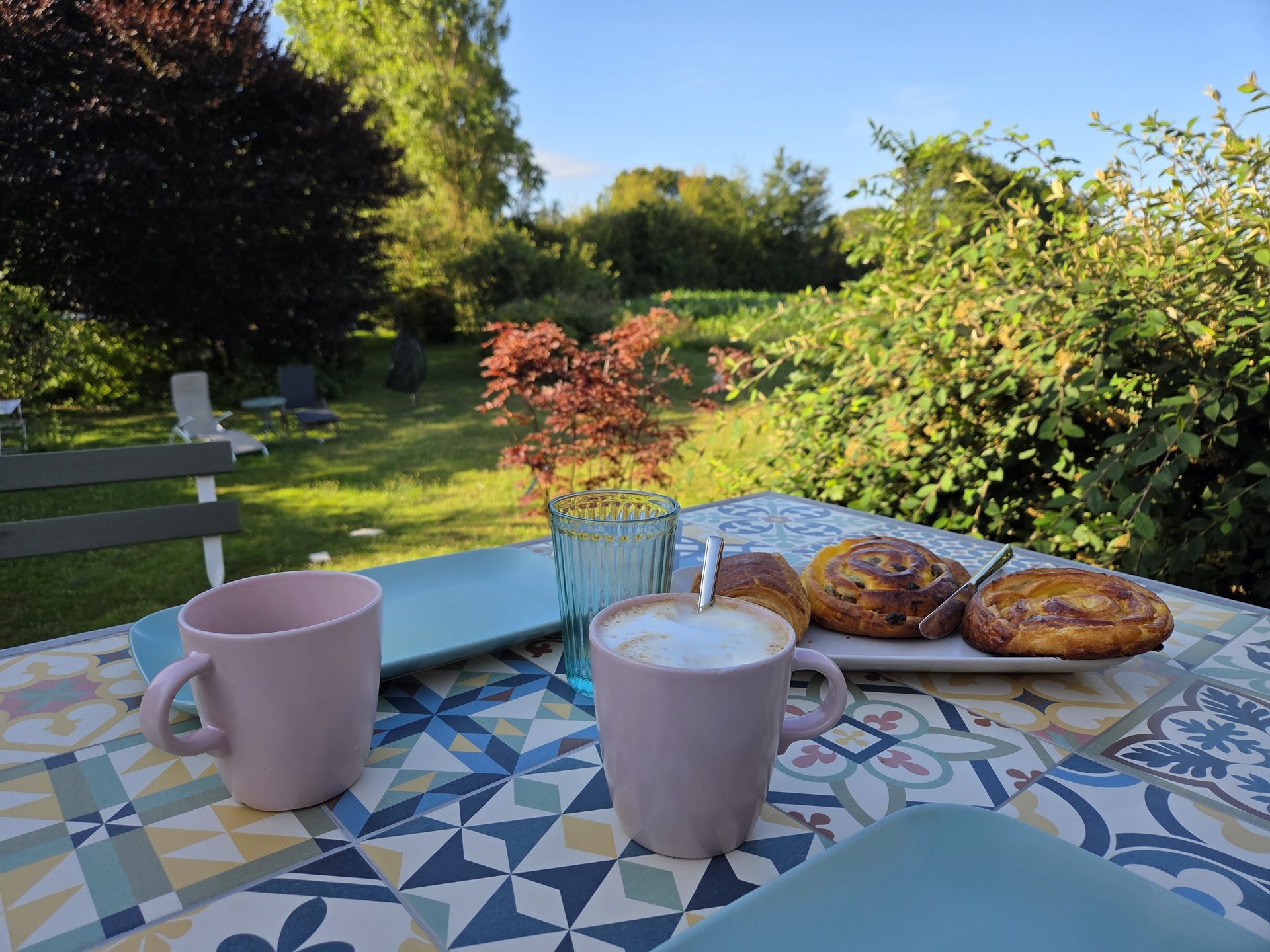 Petit déjeuner terrasse